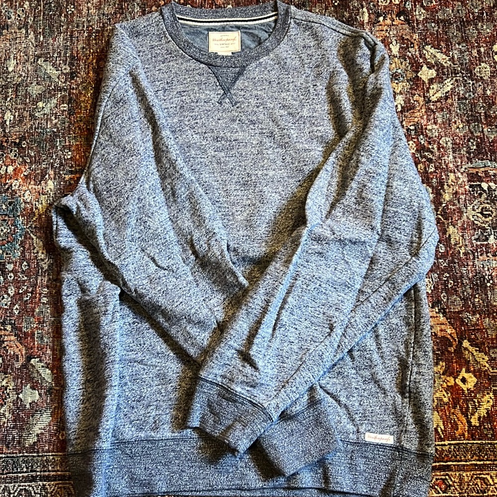 men’s lightweight long sleeve sweater/sweatshirt.